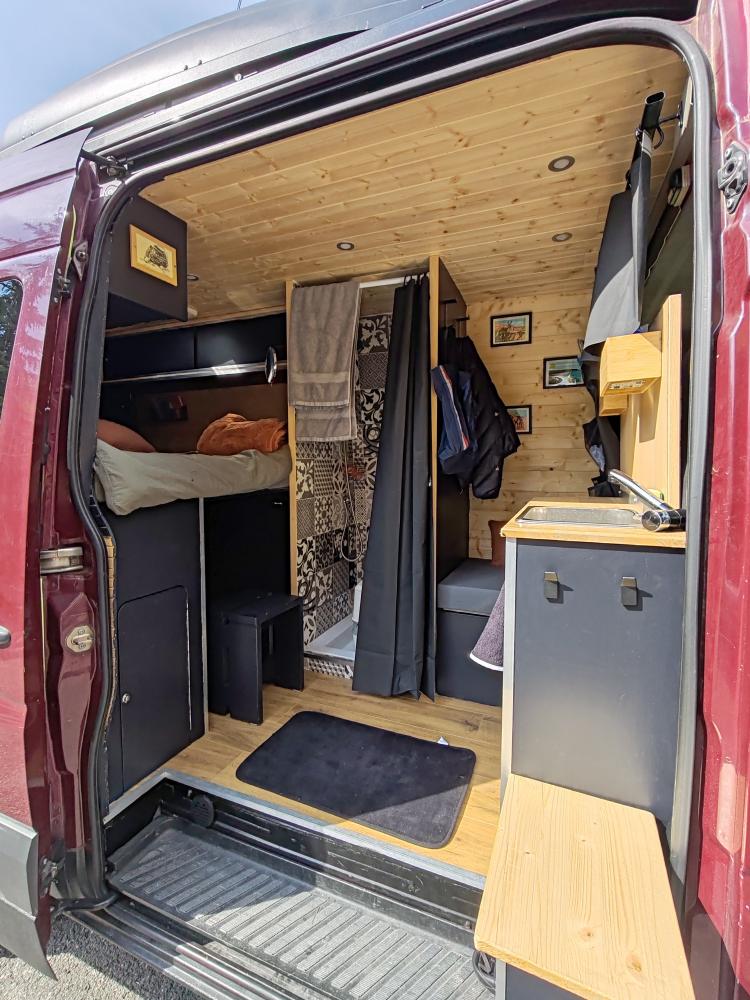 campervan aménagé avec sanitaire /pour 2 pers