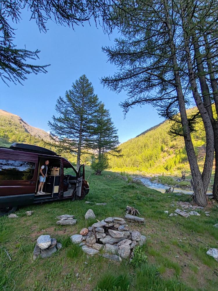campervan aménagé avec sanitaire /pour 2 pers